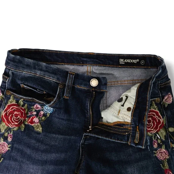 EUC BlankNYC Embroidered Floral Rose Skinny Denim Jeans Sz. 27x30 Dark Indigo - Picture 4 of 9